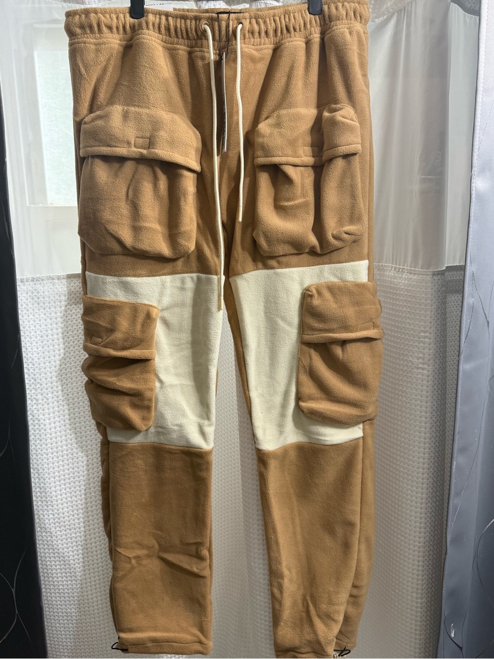 Men's Two-Tone Cargo Sweatpants in Camel and Cream